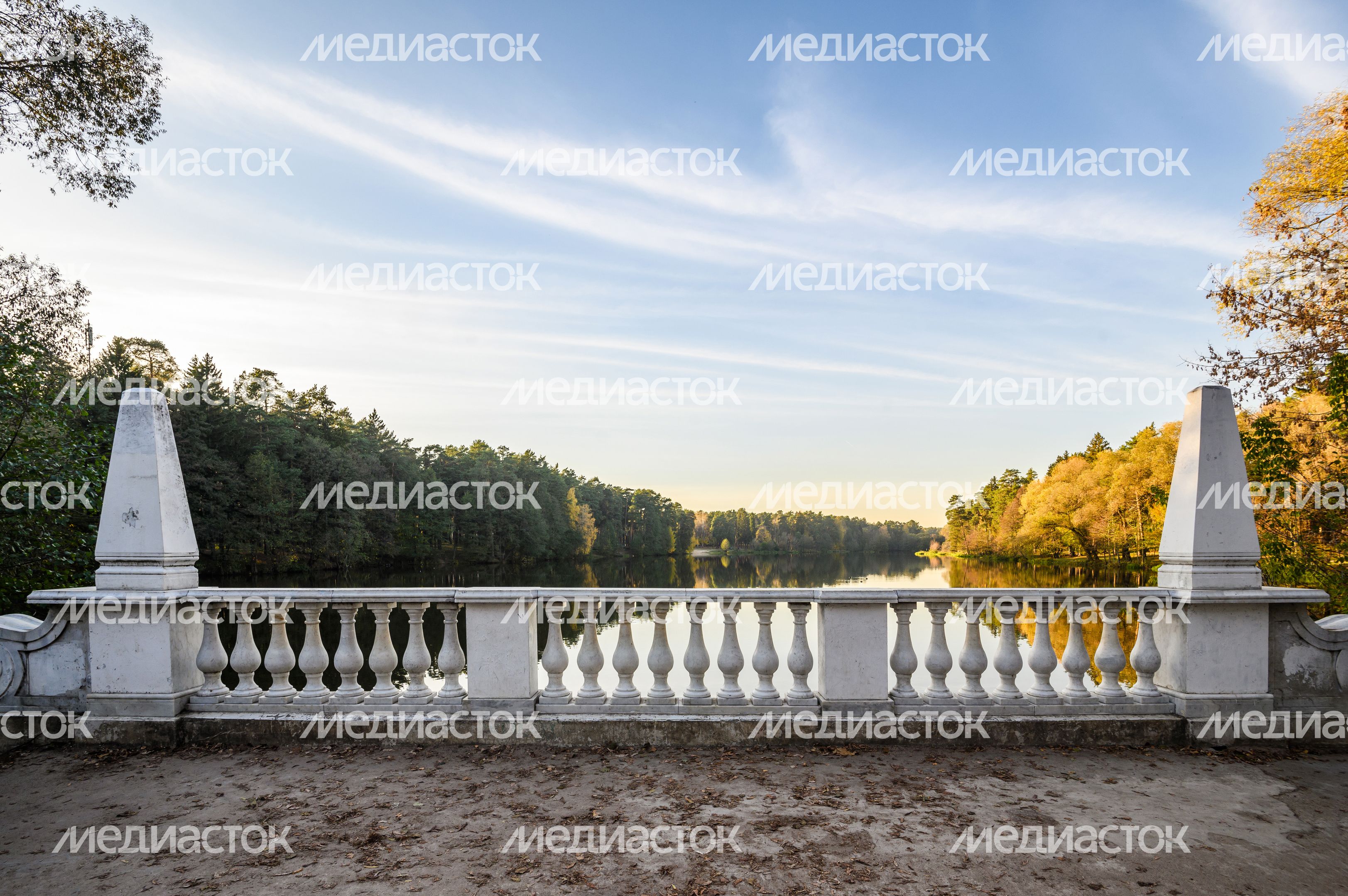 Мраморный мост в поселке Кратово Раменского округа Мраморный мост в поселке Кратово Раменского округа
