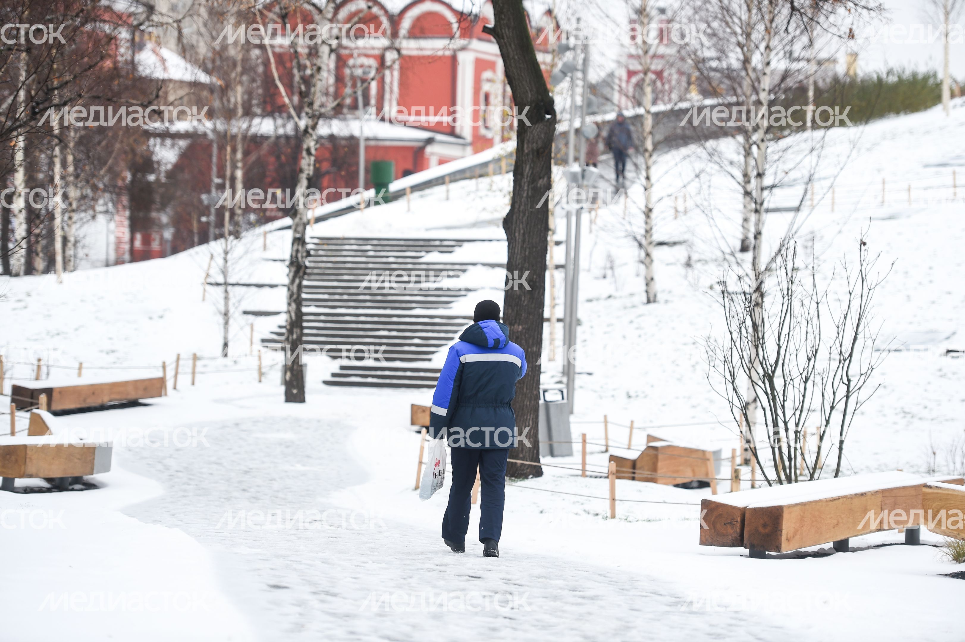 Последстивя сильного снегопада в Москве