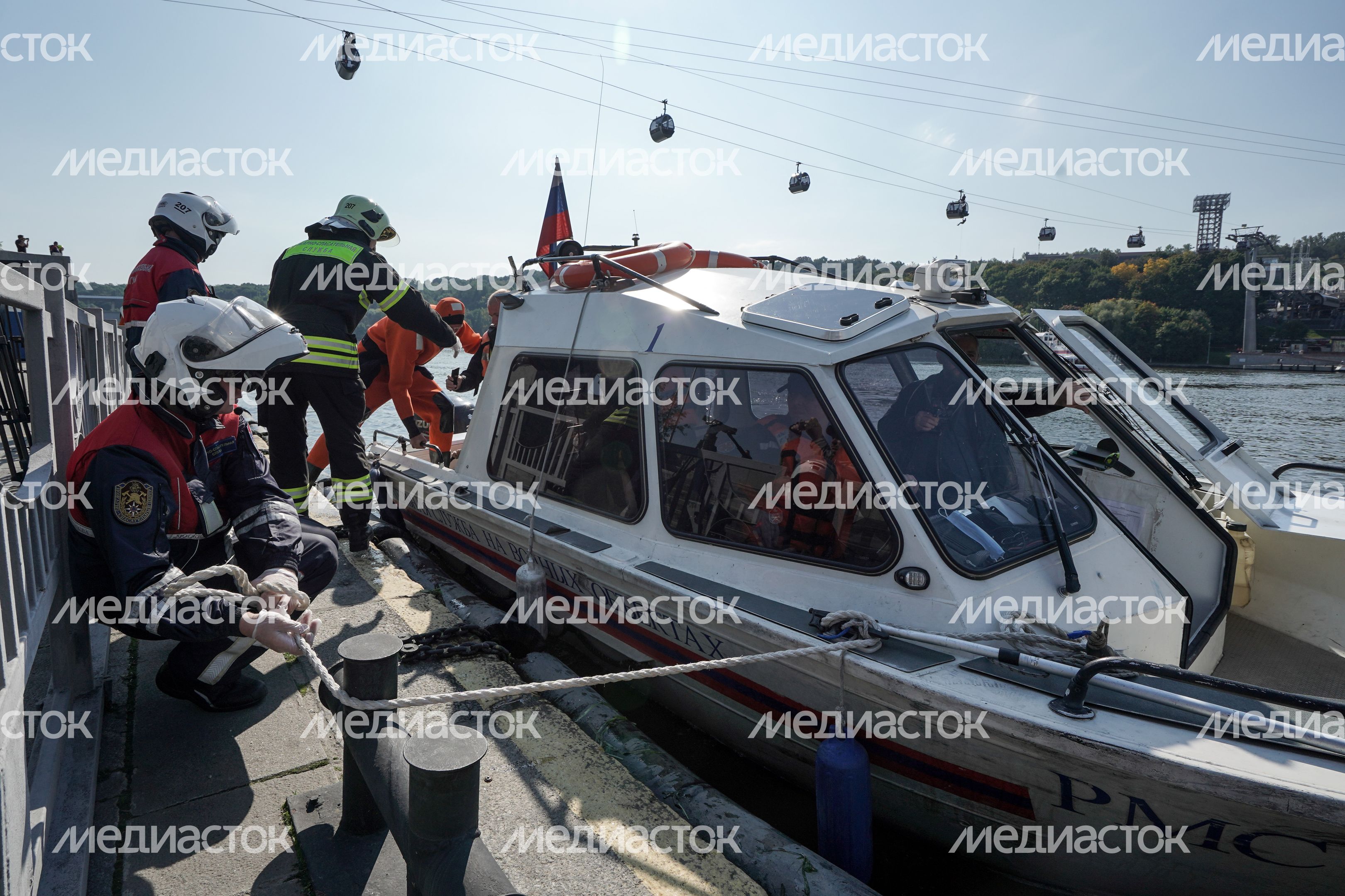 Учения спасателей на канатной дороге на Воробьевых горах