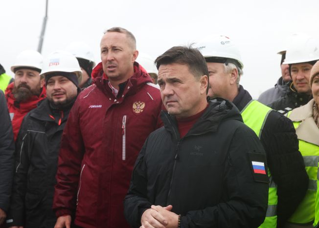 Андрей Воробьев вместе со строителями дал старт движению по новому участку ЮЛА
