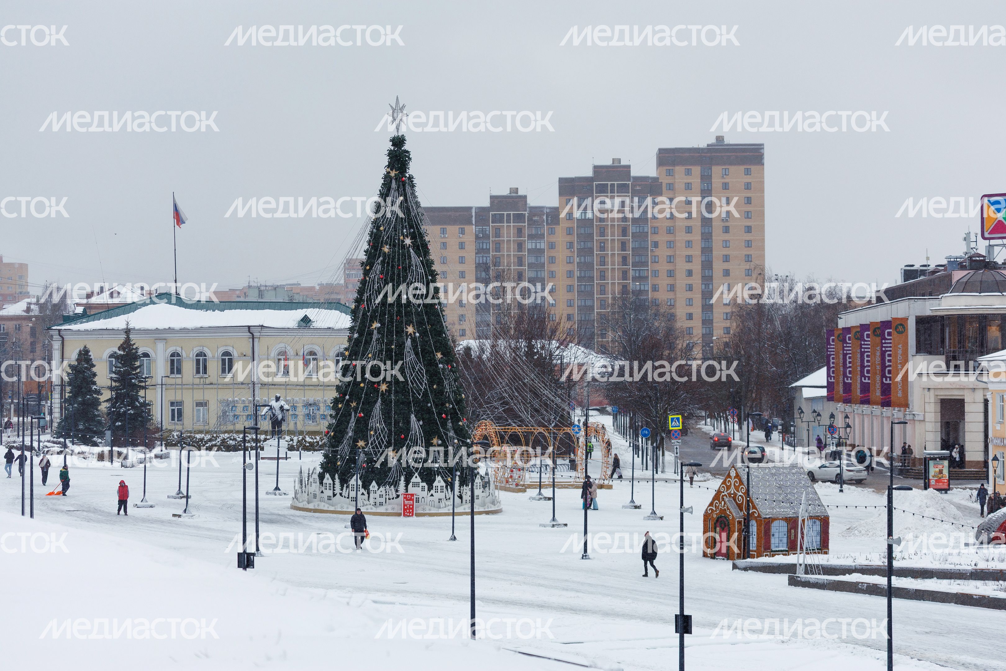 Главная новогодняя елка Дмитрова на Советской площади Главная новогодняя елка Дмитрова на Советской площади