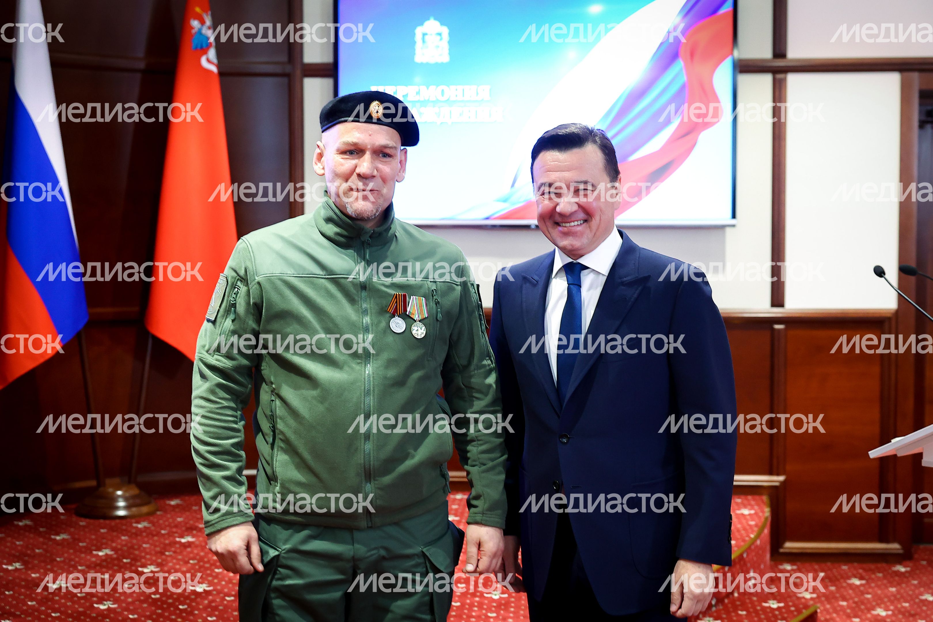 Награждение добровольцев из отряда «БАРС» Губернатором Подмосковья