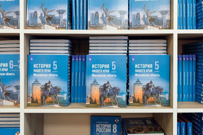 Библиотека средней школы №18 в деревне Черное округа Балашиха после капитального ремонта
