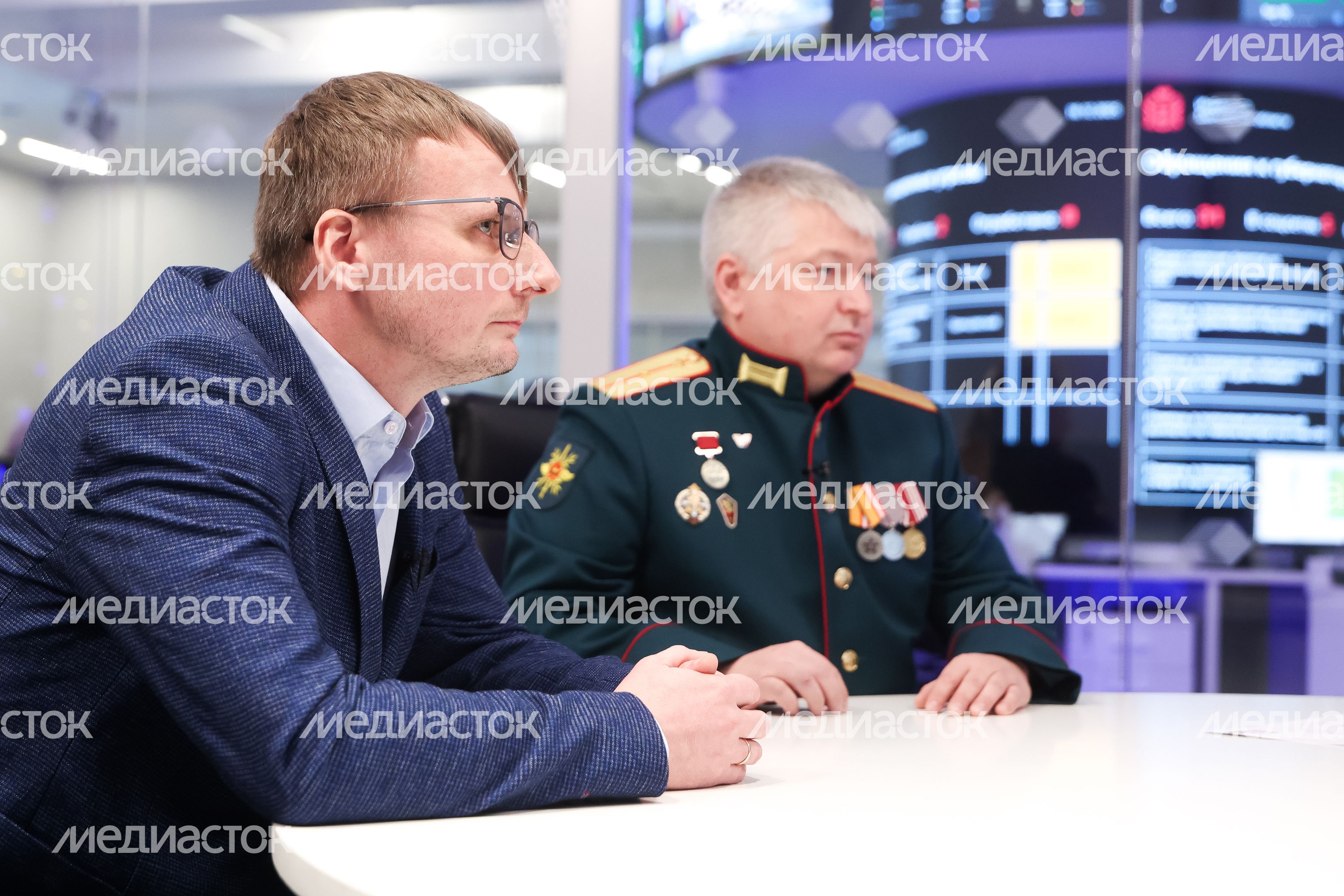 Андрей Воробьев выслушал просьбу старосты деревни Буняково и жителя села Красный Путь Андрей Воробьев выслушал просьбу старосты деревни Буняково и жителя села Красный Путь