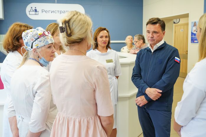 Андрей Воробьев посетил отремонтированную поликлинику в Дзержинском