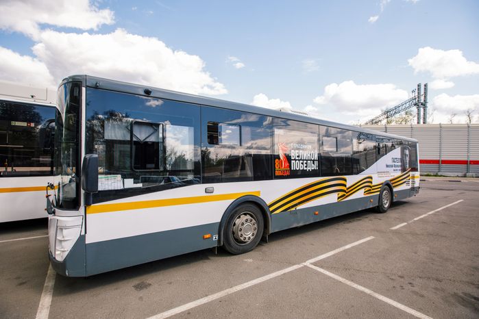 Брендированный автобус к 80-летию Победы в Великой Отечественной войне в Подмосковье