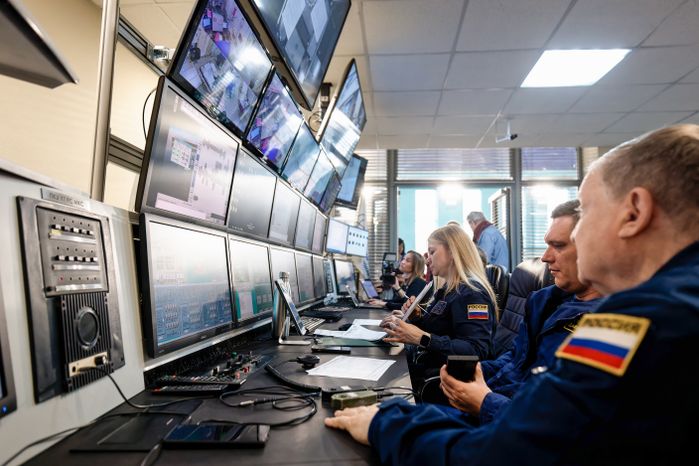 Экипаж космонавтов МКС-73 на комплексной тренировке в Звездном городке