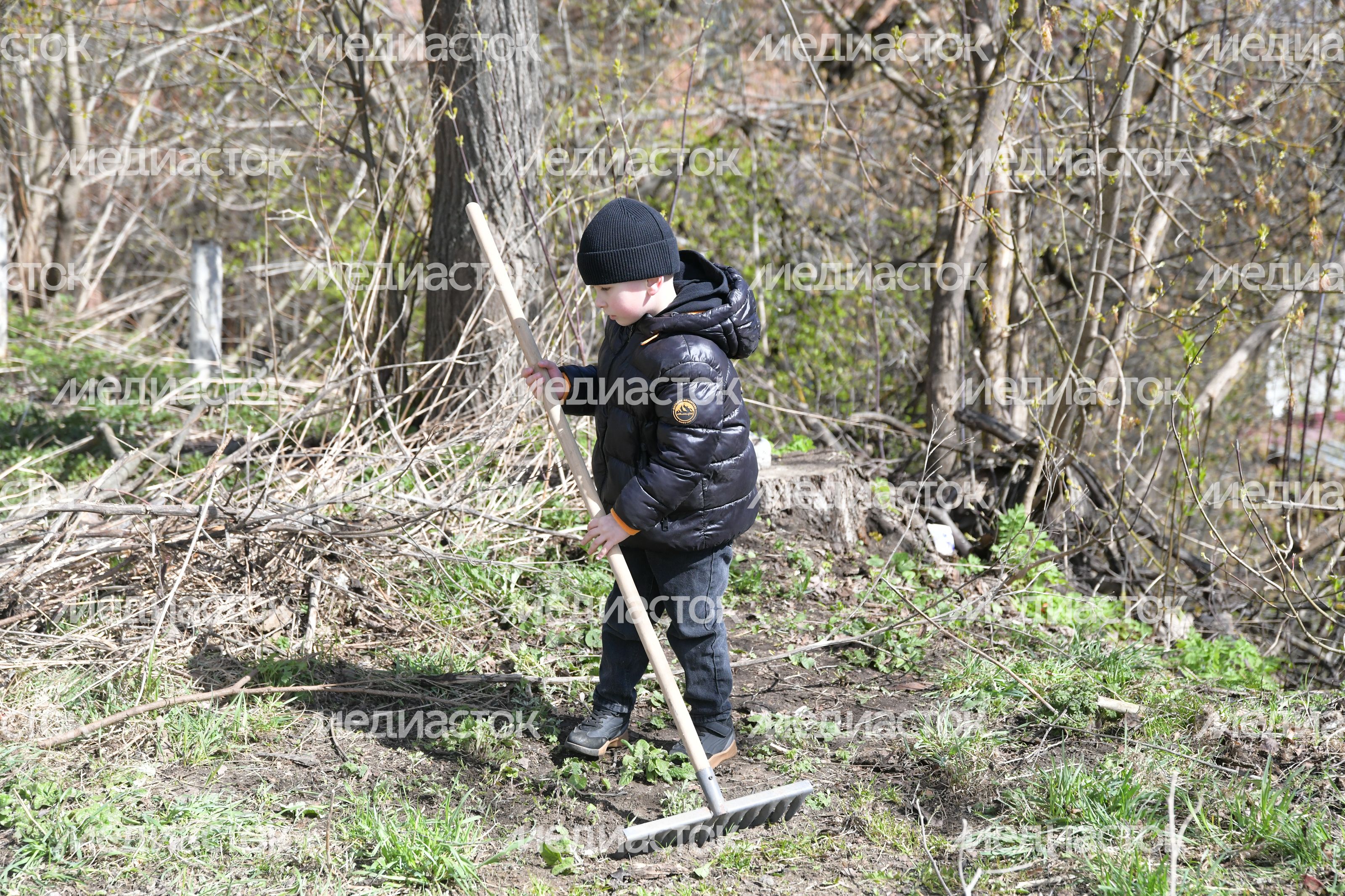 Кирилл Григорьев с командой принял участие во Всероссийском субботнике Кирилл Григорьев с командой принял участие во Всероссийском субботнике