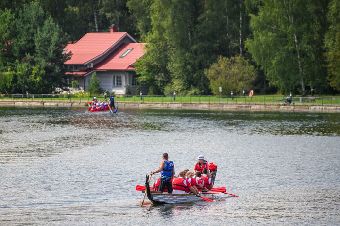 Гонки на лодках-драконах в Красногорске в год празднования 75-летия дипотношений КНР и России