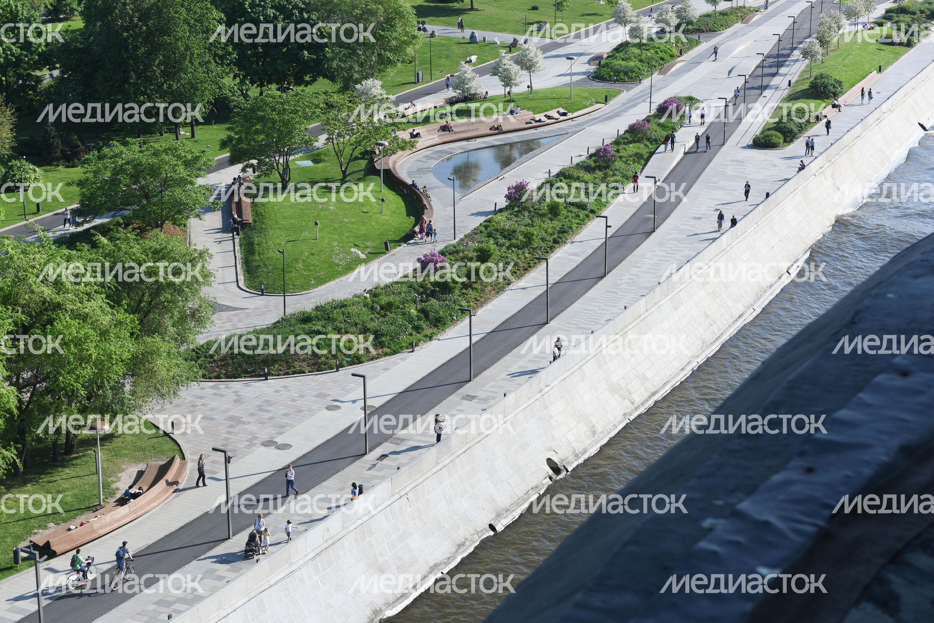 Памятник «В ознаменование 300-летия Российского флота» в Москве, 2 часть