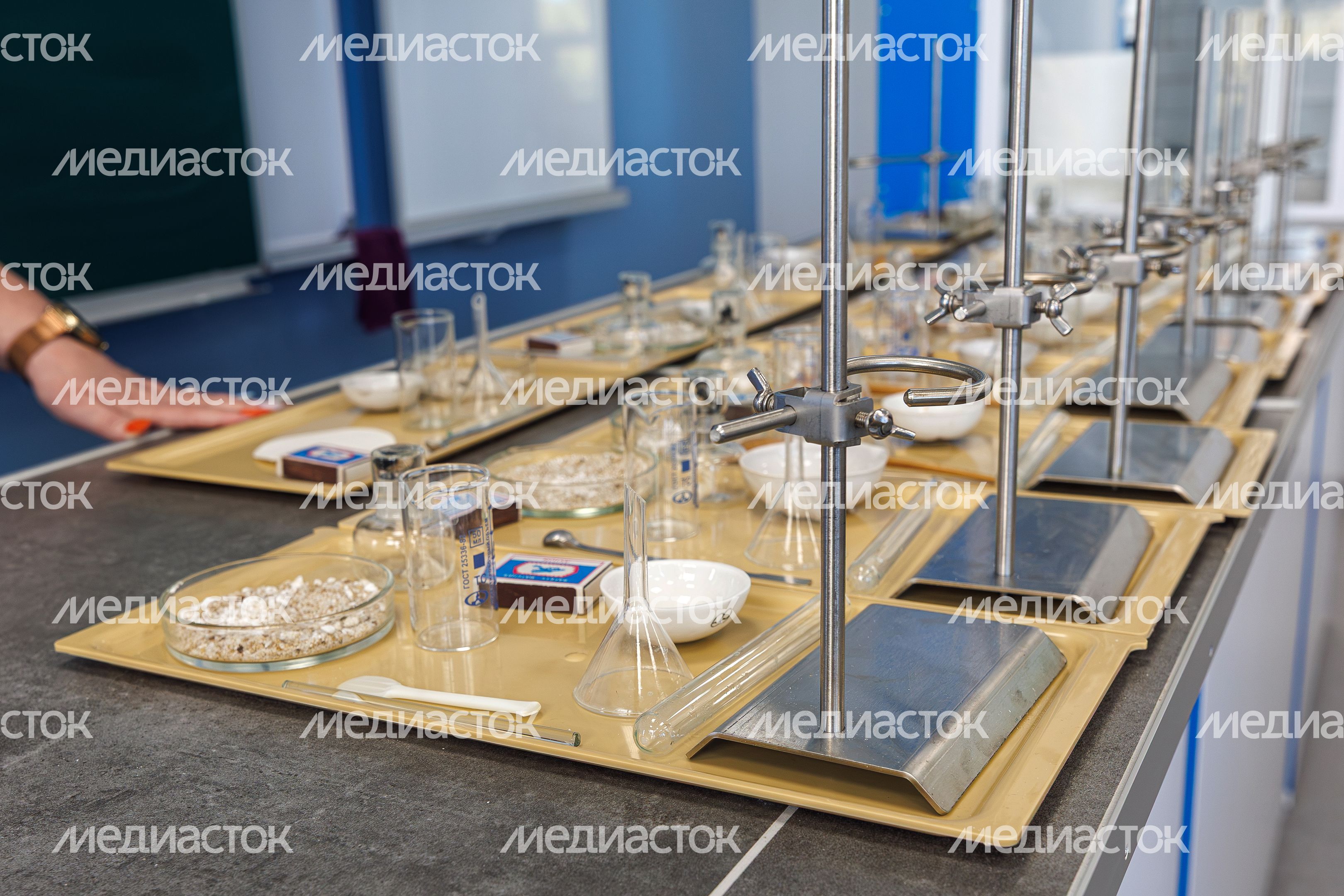 Урок химии для старшеклассников в новой средней школе №20 на 1100 мест в микрорайоне Подрезково города Химки Урок химии для старшеклассников в новой средней школе №20 на 1100 мест в микрорайоне Подрезково города Химки