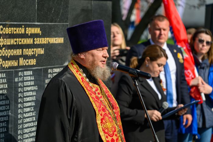 Памятное мероприятие у мемориала в Дмитровском округе в преддверие Дня Победы