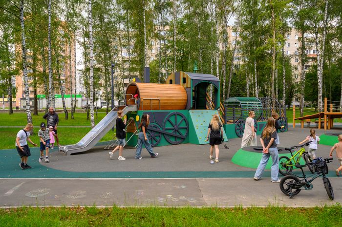 Сквер «Затишье» в Электростали летом