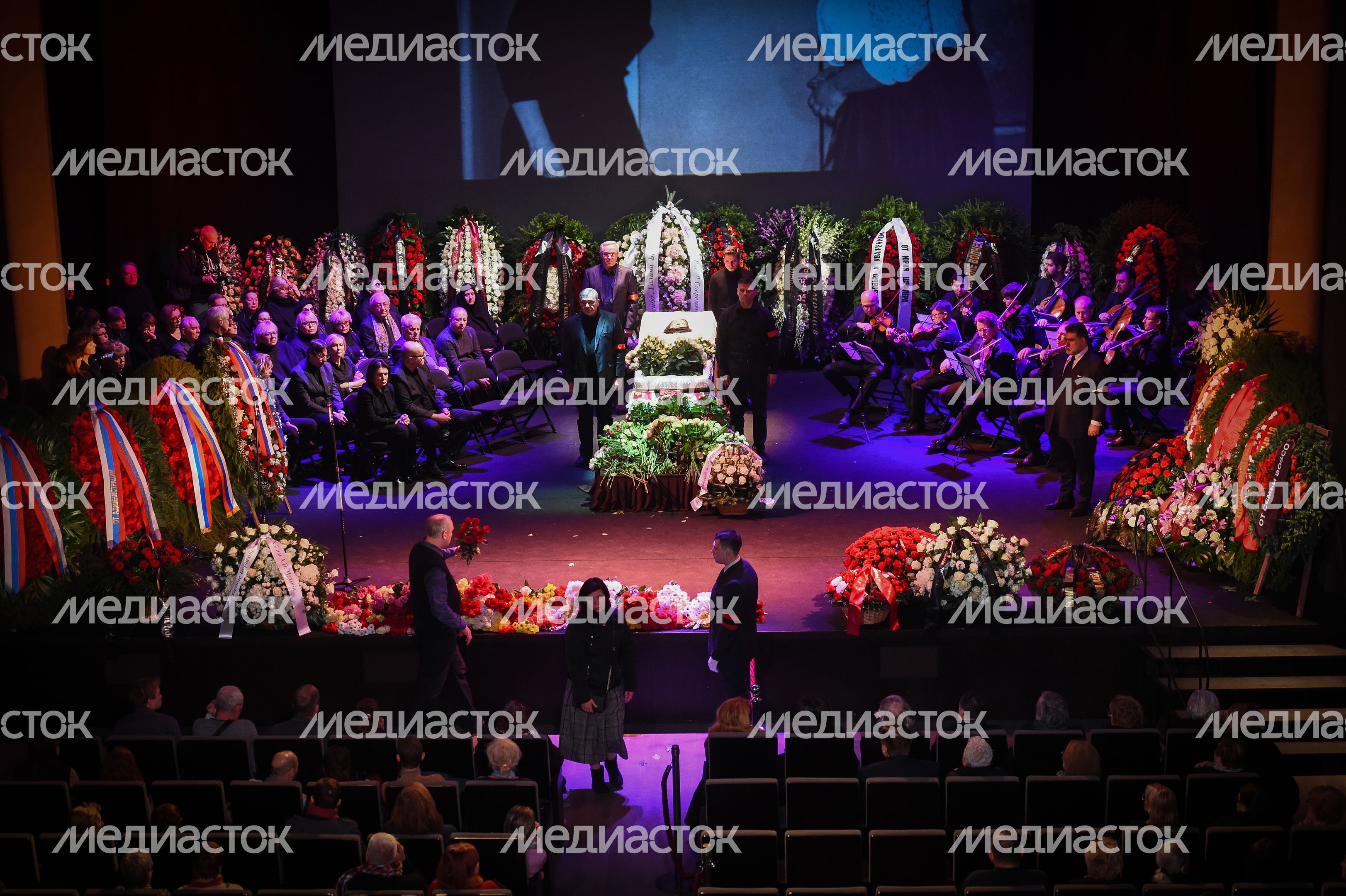 Церемония прощания с Галиной Волчек