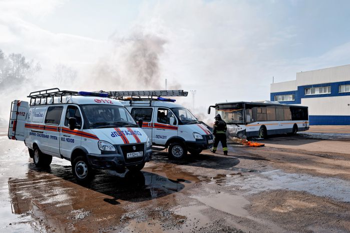 Учения Мособлпожспаса совместно с медициной катастроф по ликвидации последствий массового ДТП в Чехове