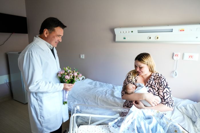 Андрей Воробьев посетил роддом в Химках, открывшийся после капремонта