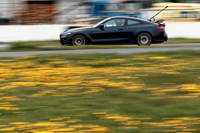 Гонка автомобилей на дрифт-фестивале скорости и драйва Drift Expo Track Mode 2025