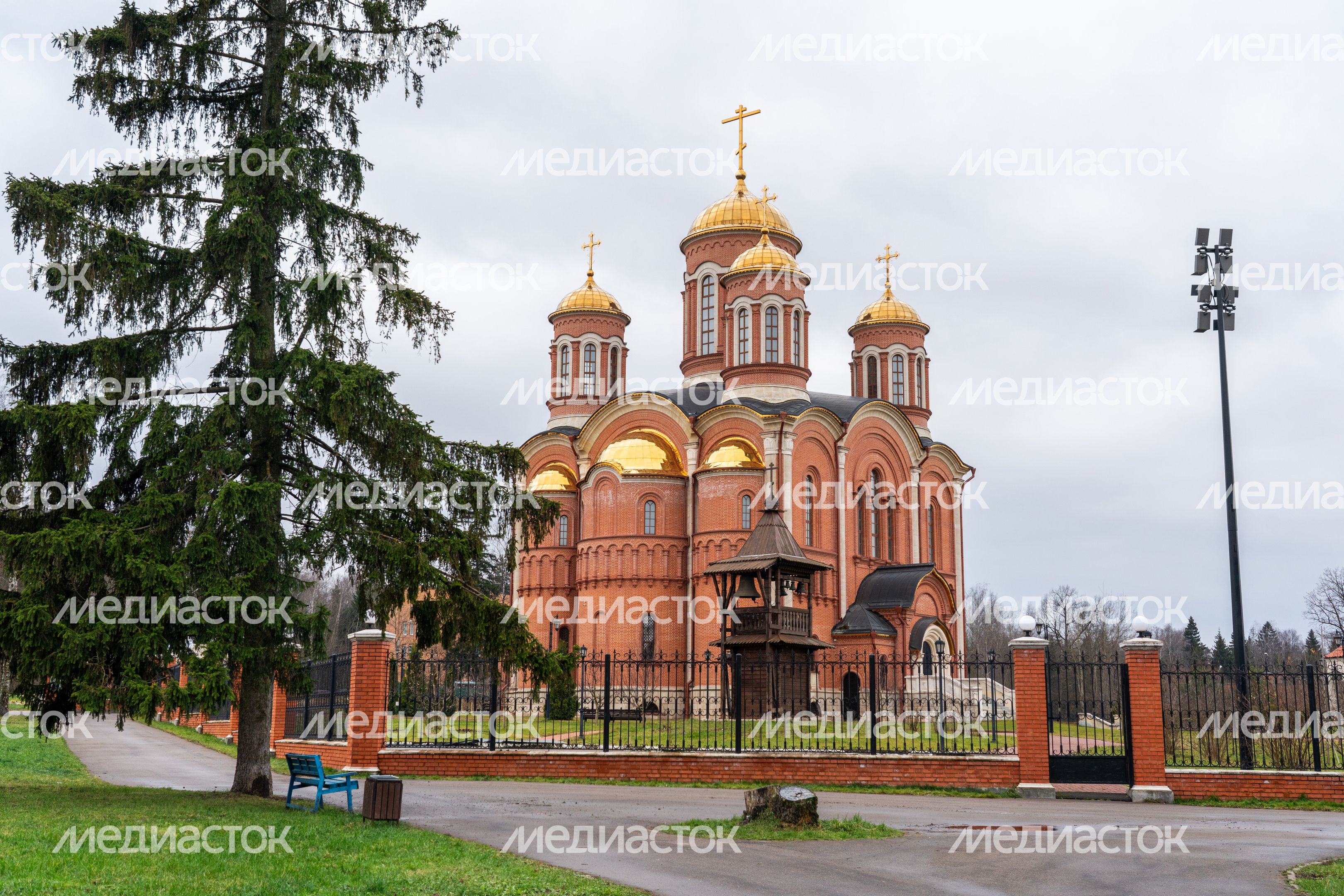Церковь Серафима Саровского в поселке Селятино Наро-Фоминского округа Церковь Серафима Саровского в поселке Селятино Наро-Фоминского округа