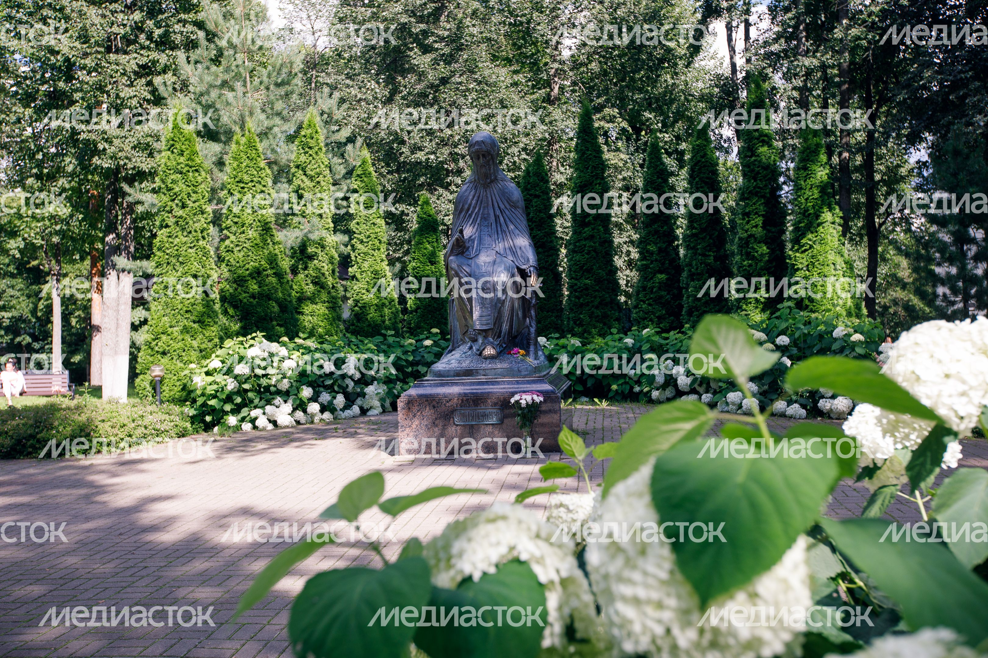 Звенигород. Памятник преподобному Савве Сторожевскому Звенигород. Памятник преподобному Савве Сторожевскому