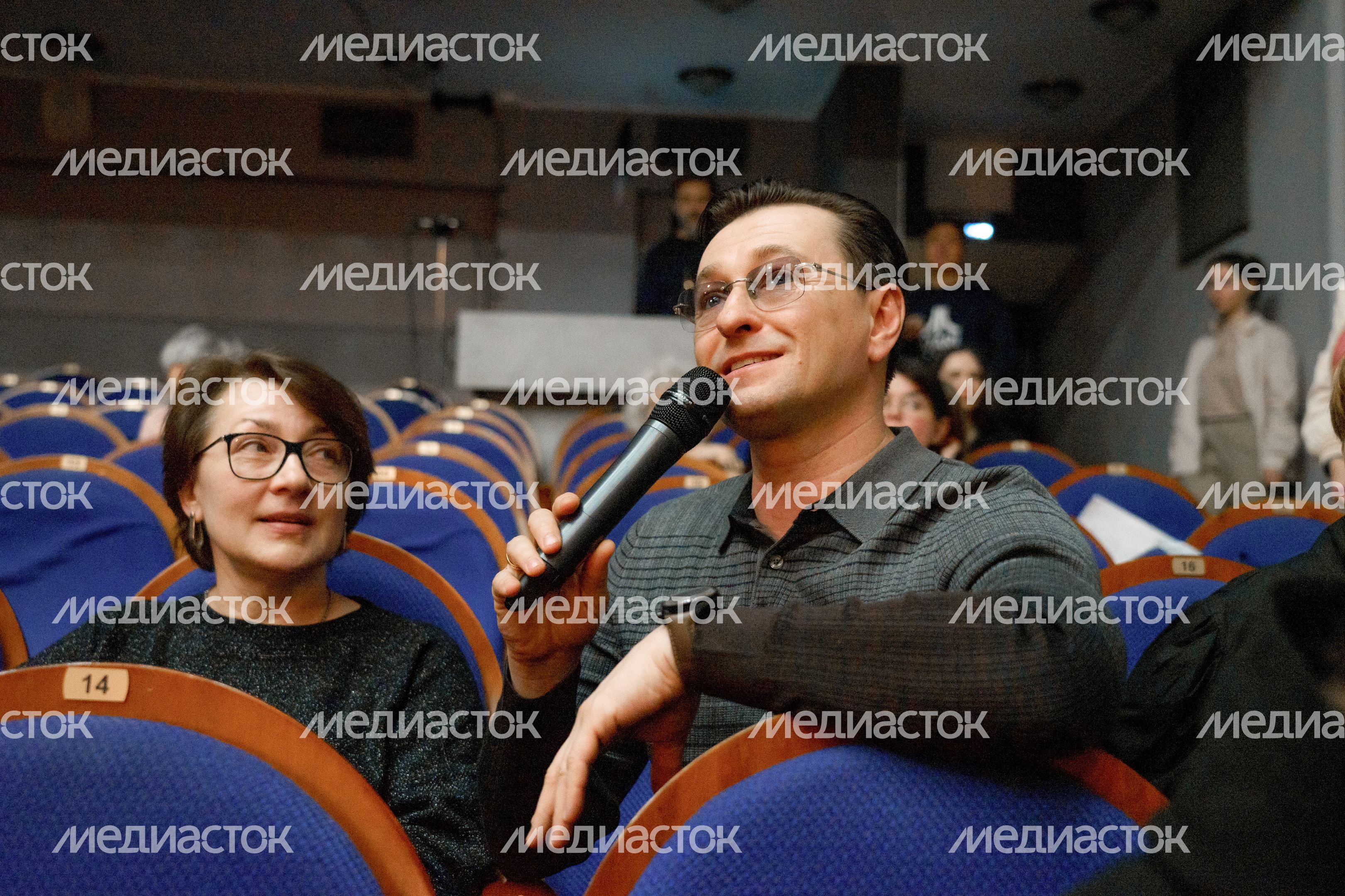 Репетиция инклюзивного спектакля «Голубое и зеленое» в Московском Губернском театре