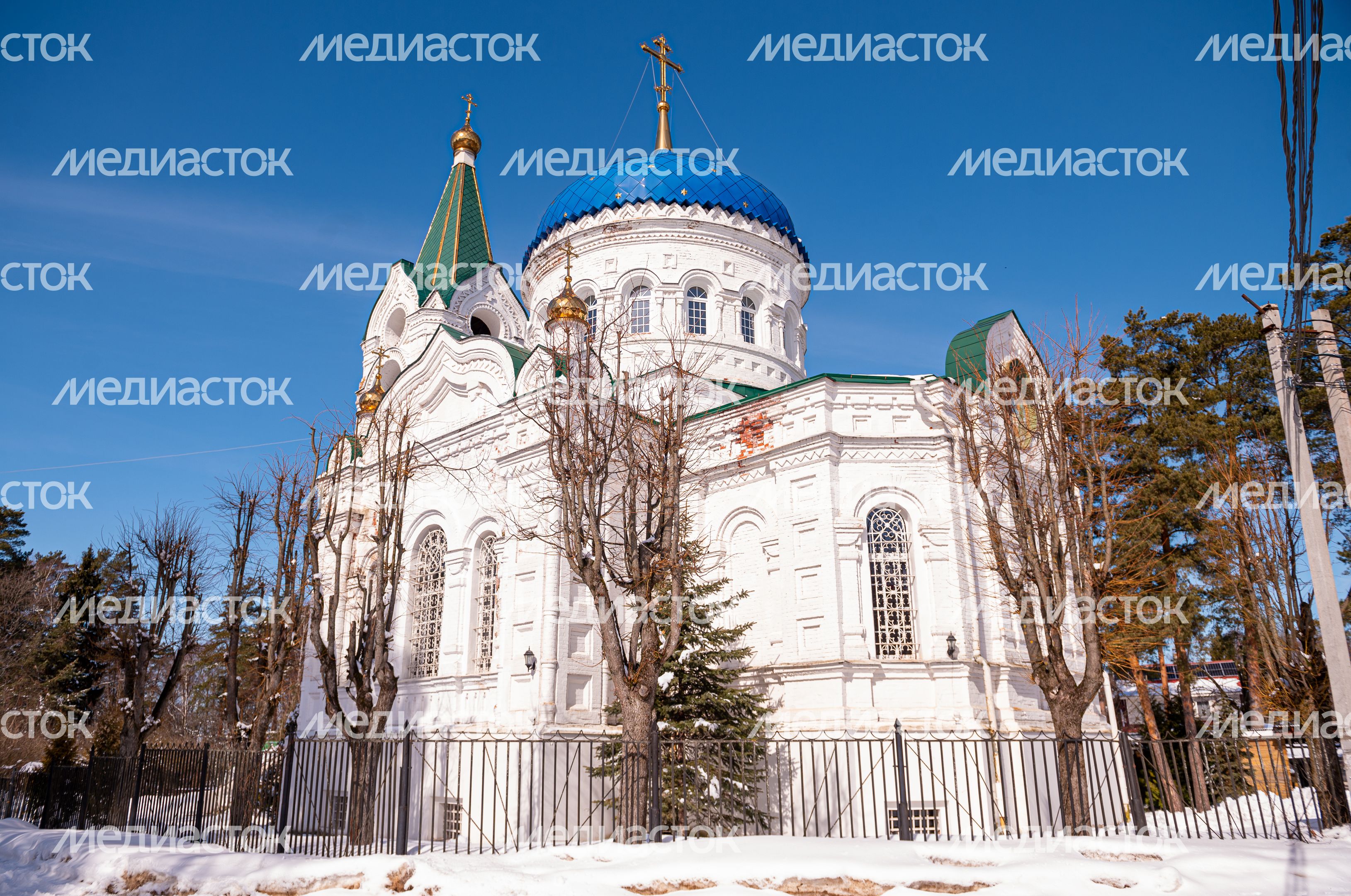 Зимние виды Храма Живоначальной Троицы в Истре Зимние виды Храма Живоначальной Троицы в Истре