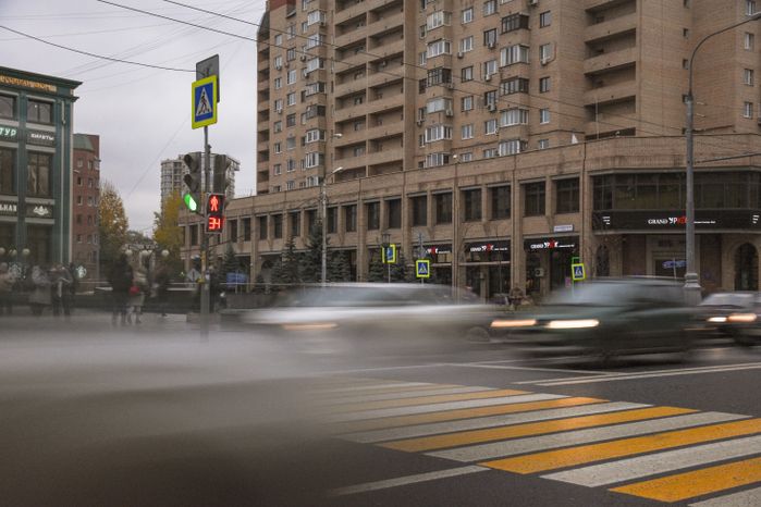 Повседневная жизнь города в Москве осенью