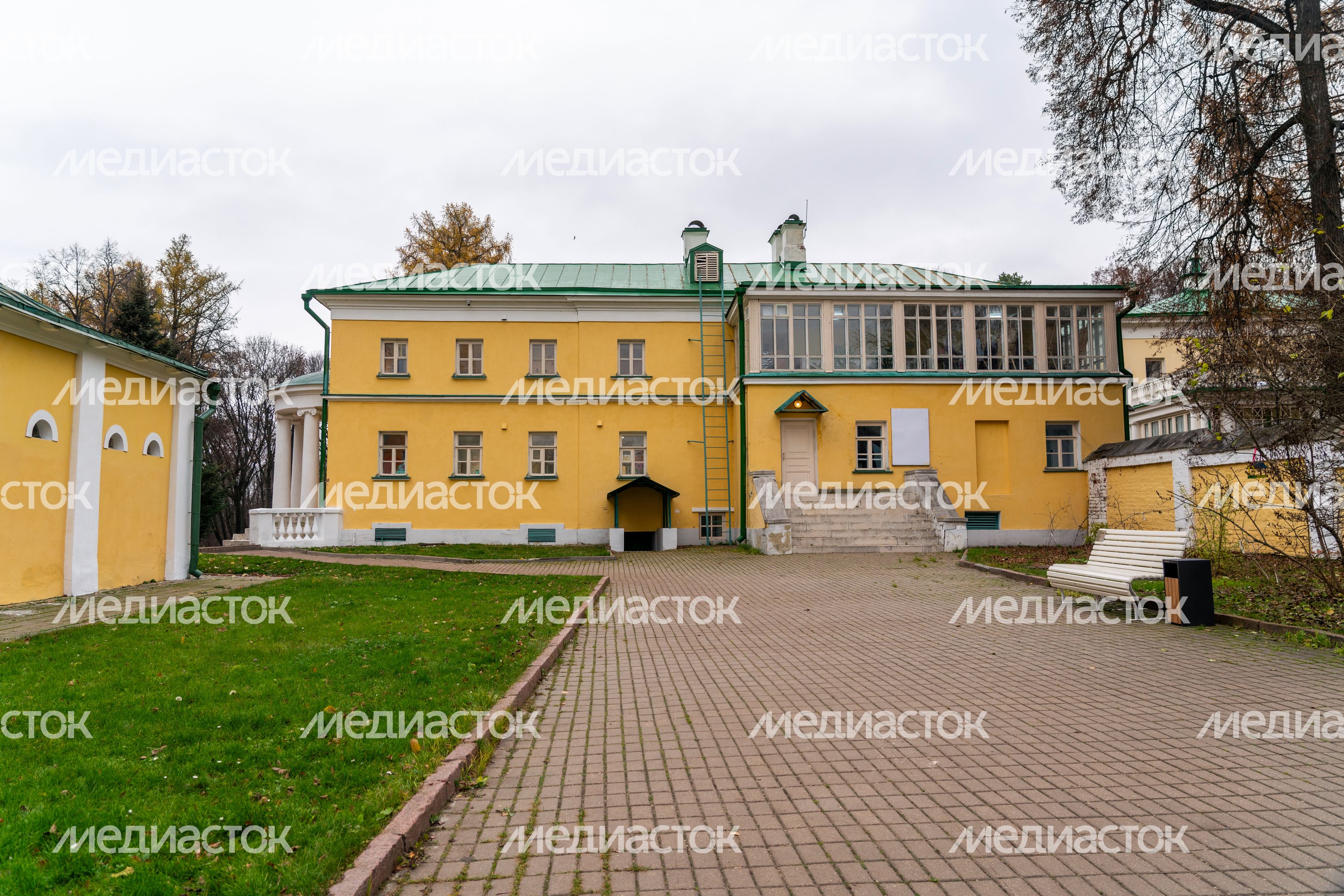 Осень в усадьбе музея-заповедника «Горки Ленинские» Осень в усадьбе музея-заповедника «Горки Ленинские»