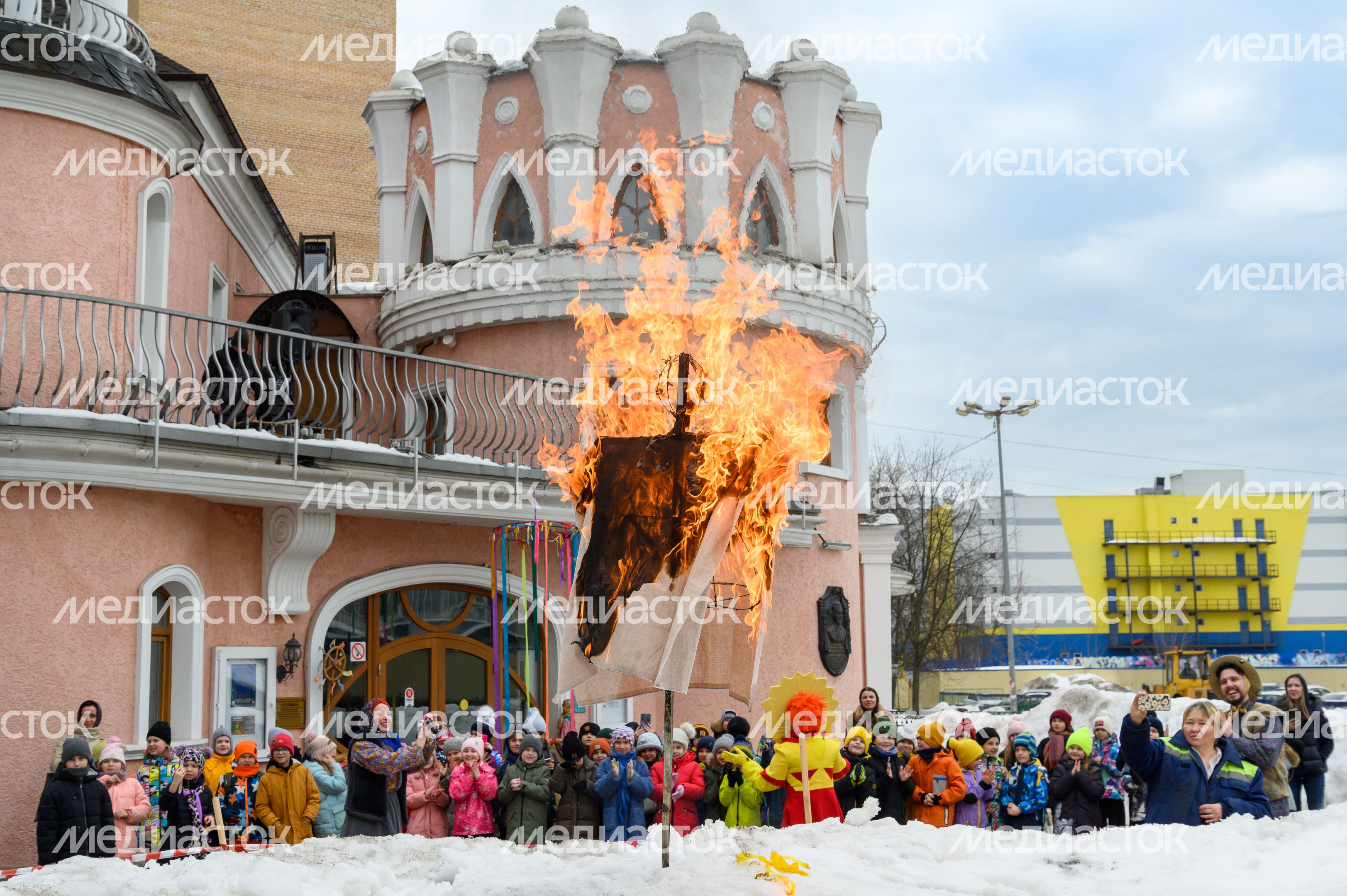 Мытищи. Театр кукол "Огниво". Проводы широкой Масленицы и спектакль "Старая сказка"
