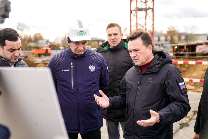 Андрей Воробьев проверил ход строительства поликлиники в Ногинске
