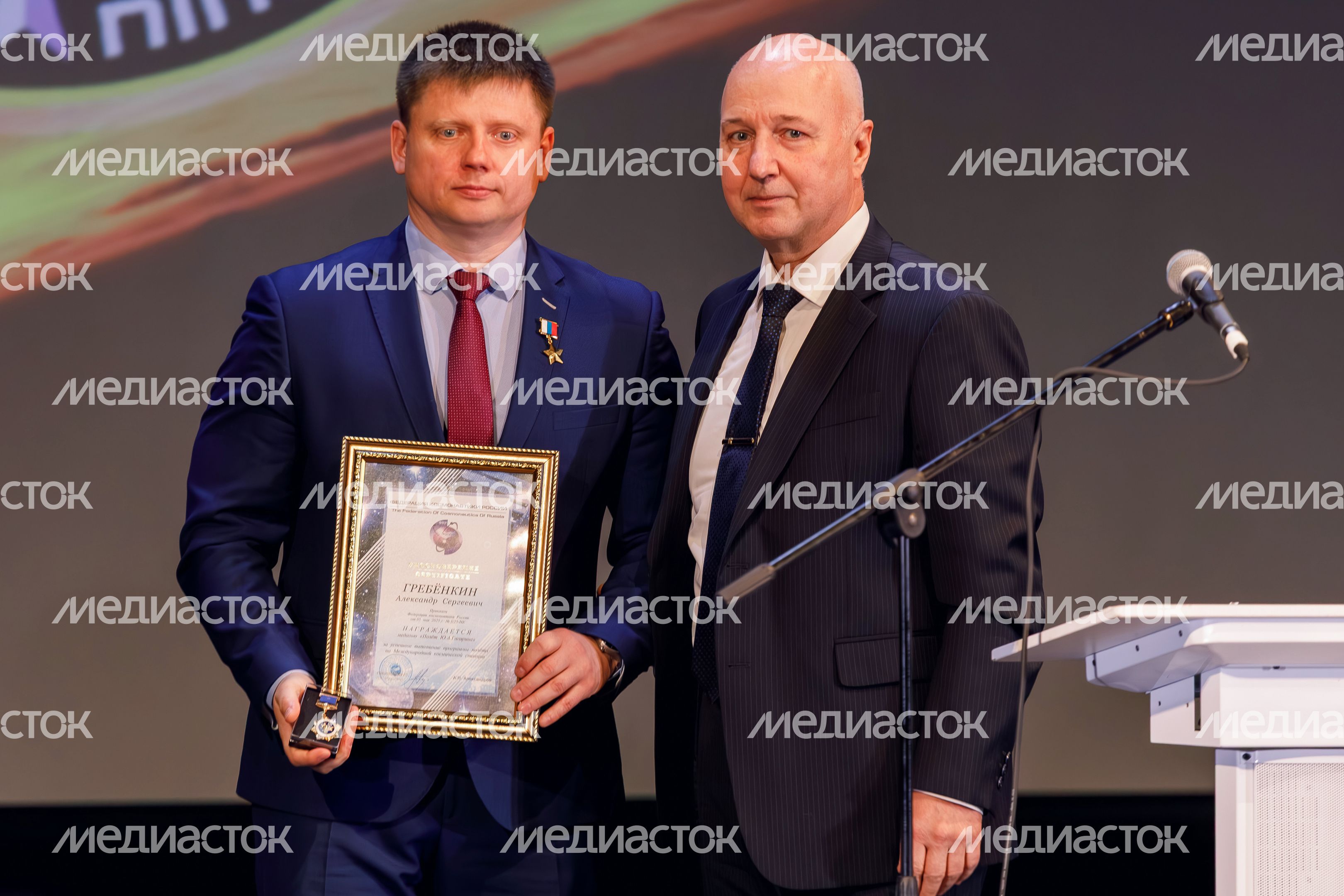 Космонавт Александр Гребенкин получил медаль "Полет Ю.А, Гагарина" от Федерации космонавтики России Космонавт Александр Гребенкин получил медаль "Полет Ю.А, Гагарина" от Федерации космонавтики России