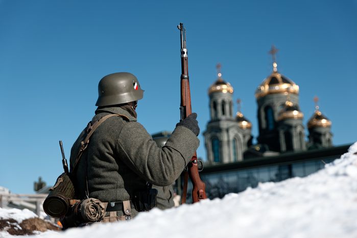 Военно-историческая реконструкция битвы за Сталинград у храма ВС РФ в Кубинке