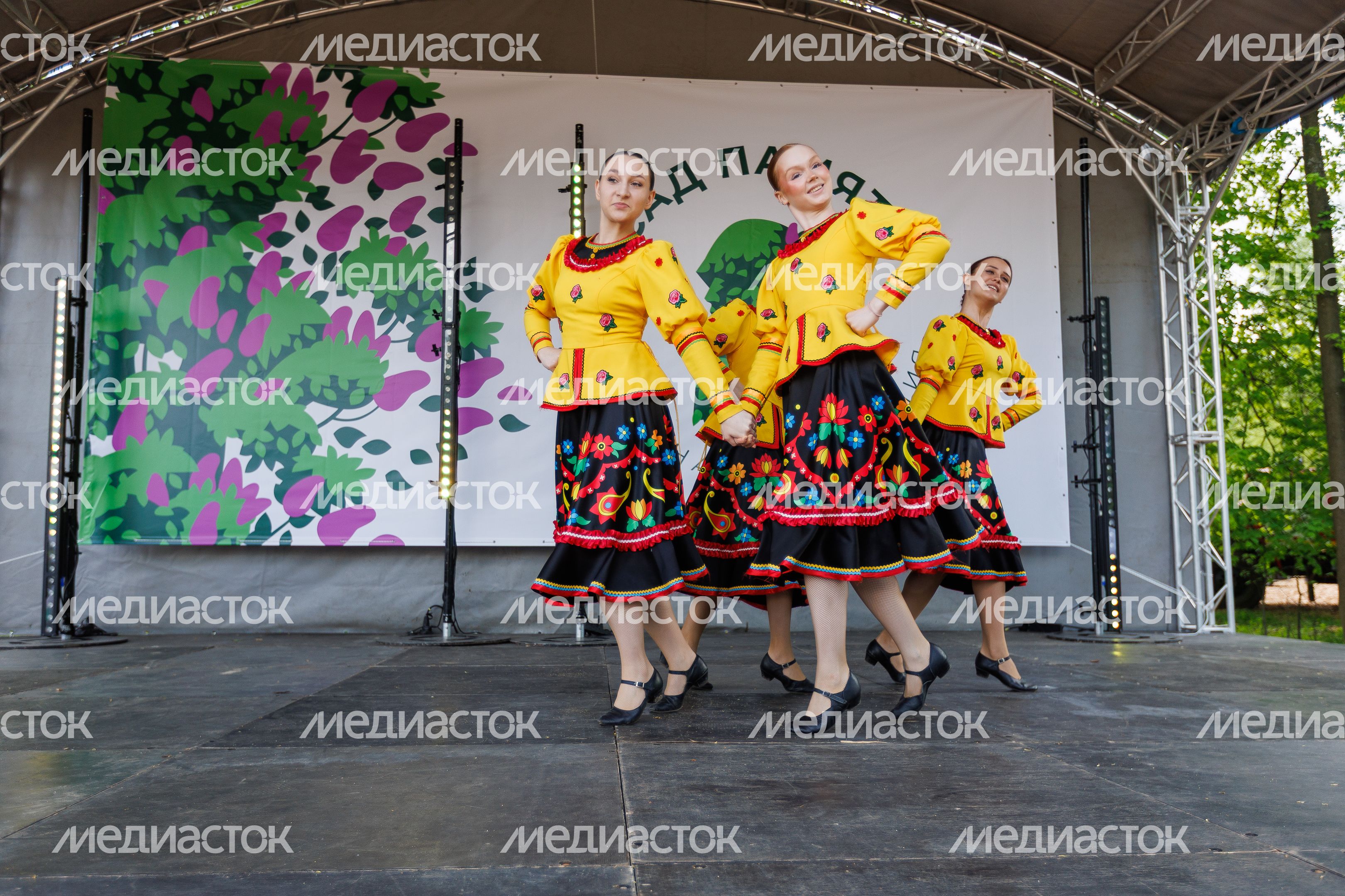 Сад Памяти в Подмосковье-2026: концерт для участников акции по посадке деревьев в Химках Сад Памяти в Подмосковье-2026: концерт для участников акции по посадке деревьев в Химках