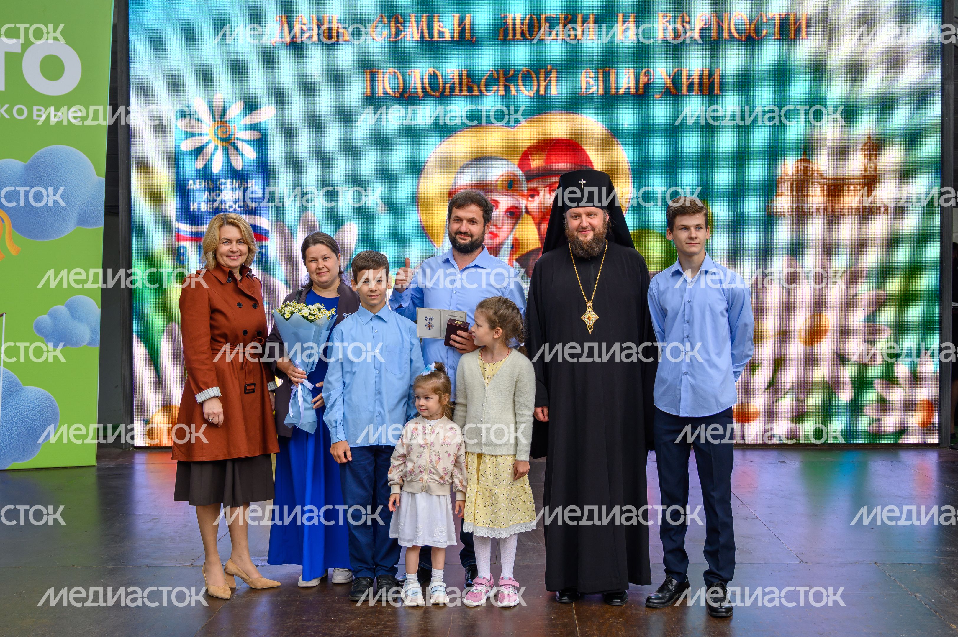 Награждение семей на фестивале «День семьи, любви и верности» в парке «Елочки» Домодедово Награждение семей на фестивале «День семьи, любви и верности» в парке «Елочки» Домодедово