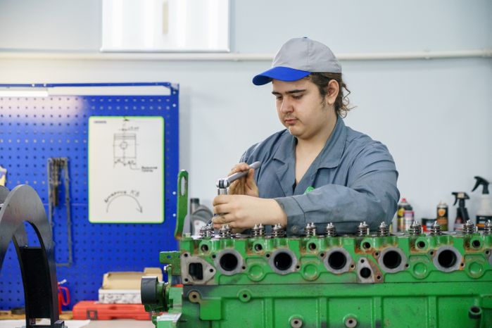 Щелковский колледж в деревне Долгое Ледово
