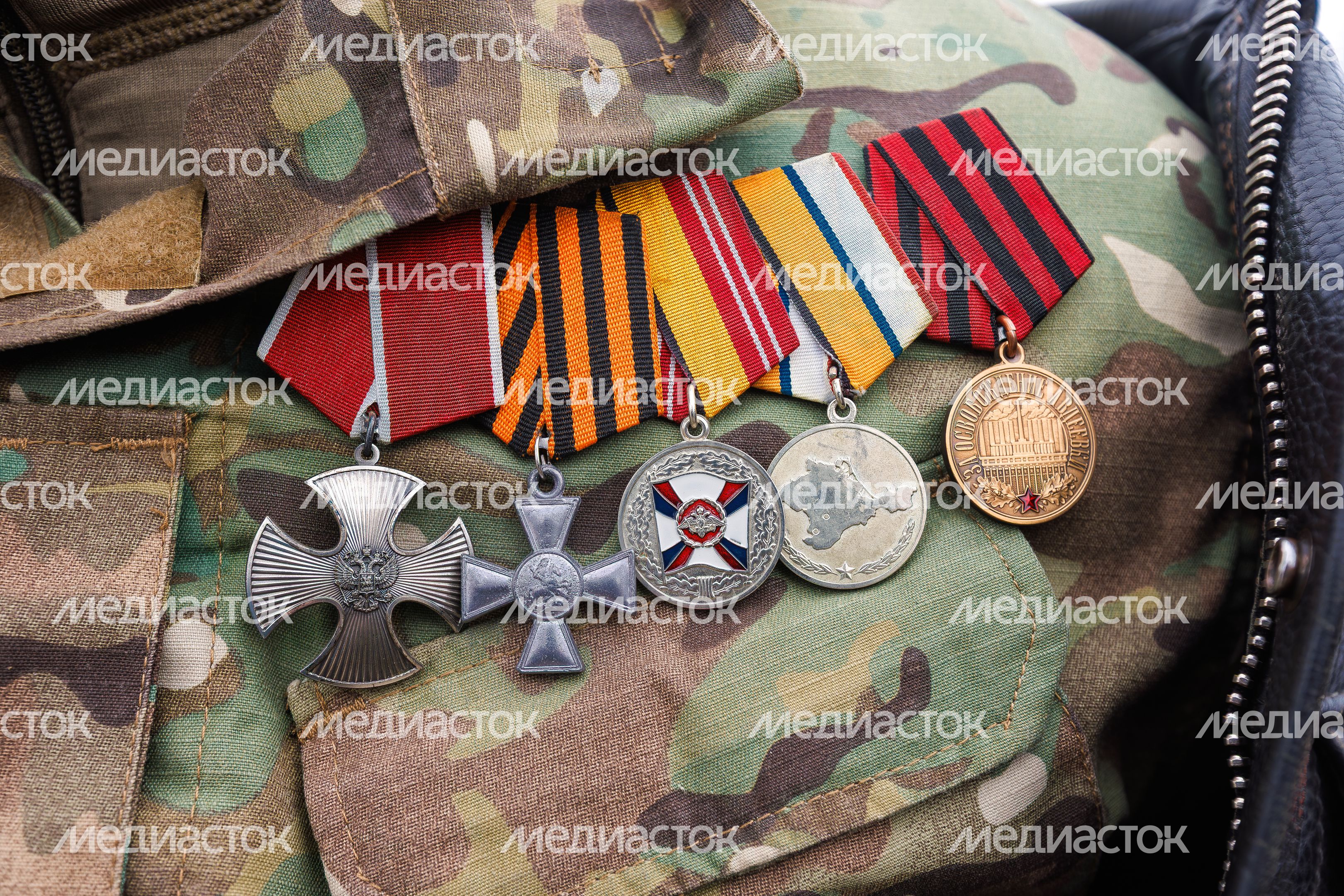 Медали на военной форме солдата СВО в День Победы Медали на военной форме солдата СВО в День Победы