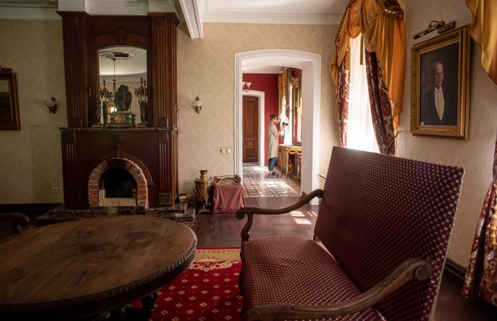 Летние виды Усадьбы Купцов Аигиных в деревне Талицы