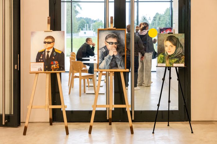 Выставка работ образцового коллектива «Студия изобразительного искусства «Радуга» из Волоколамска