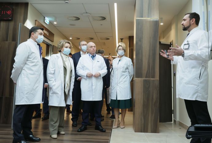 Андрей Воробьев и Валентина Матвиенко посетили Институт ядерной медицины в Химках