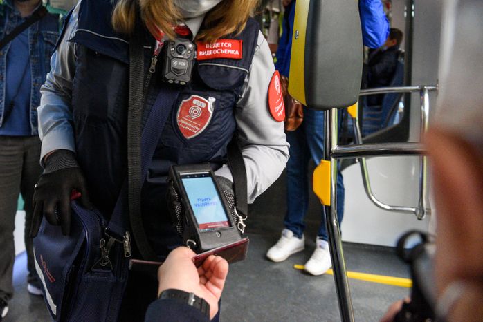 Проверки соблюдения масочно-перчаточного режима в общественном транспорте в Москве