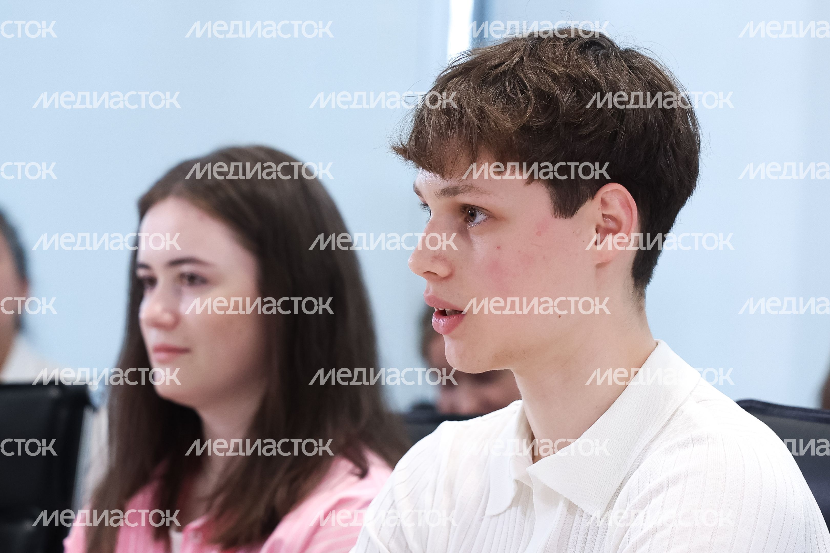 Андрей Воробьев поздравил подмосковных школьников, показавших отличные результаты на ЕГЭ