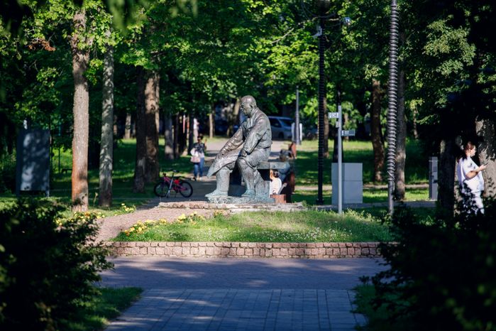 Дубна. Памятник М.Г. Мещерякову