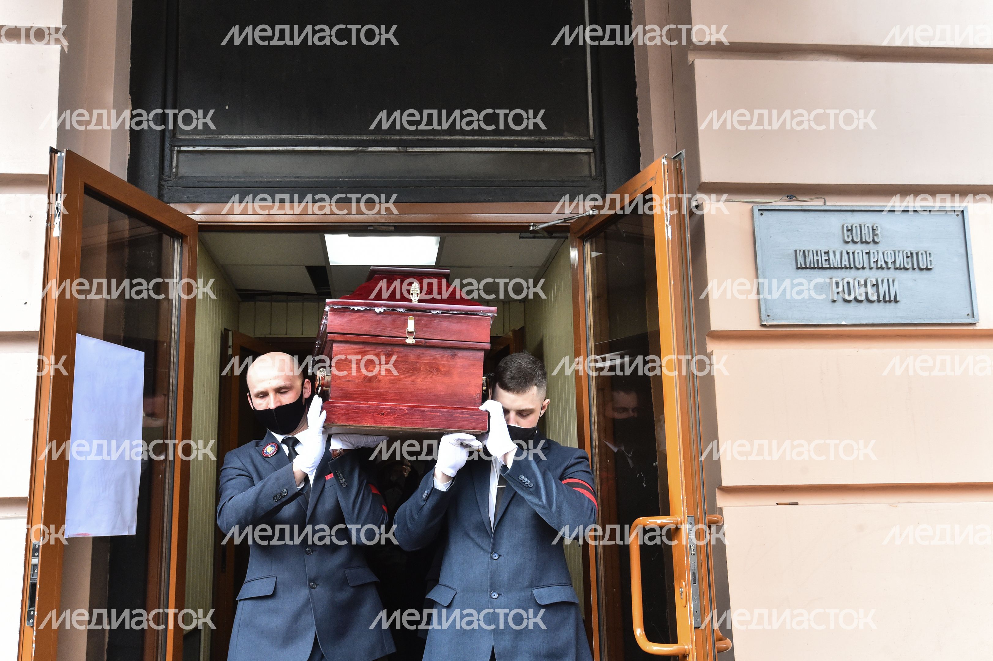 Церемония прощания с мультипликатором Владимиром Зуйковым