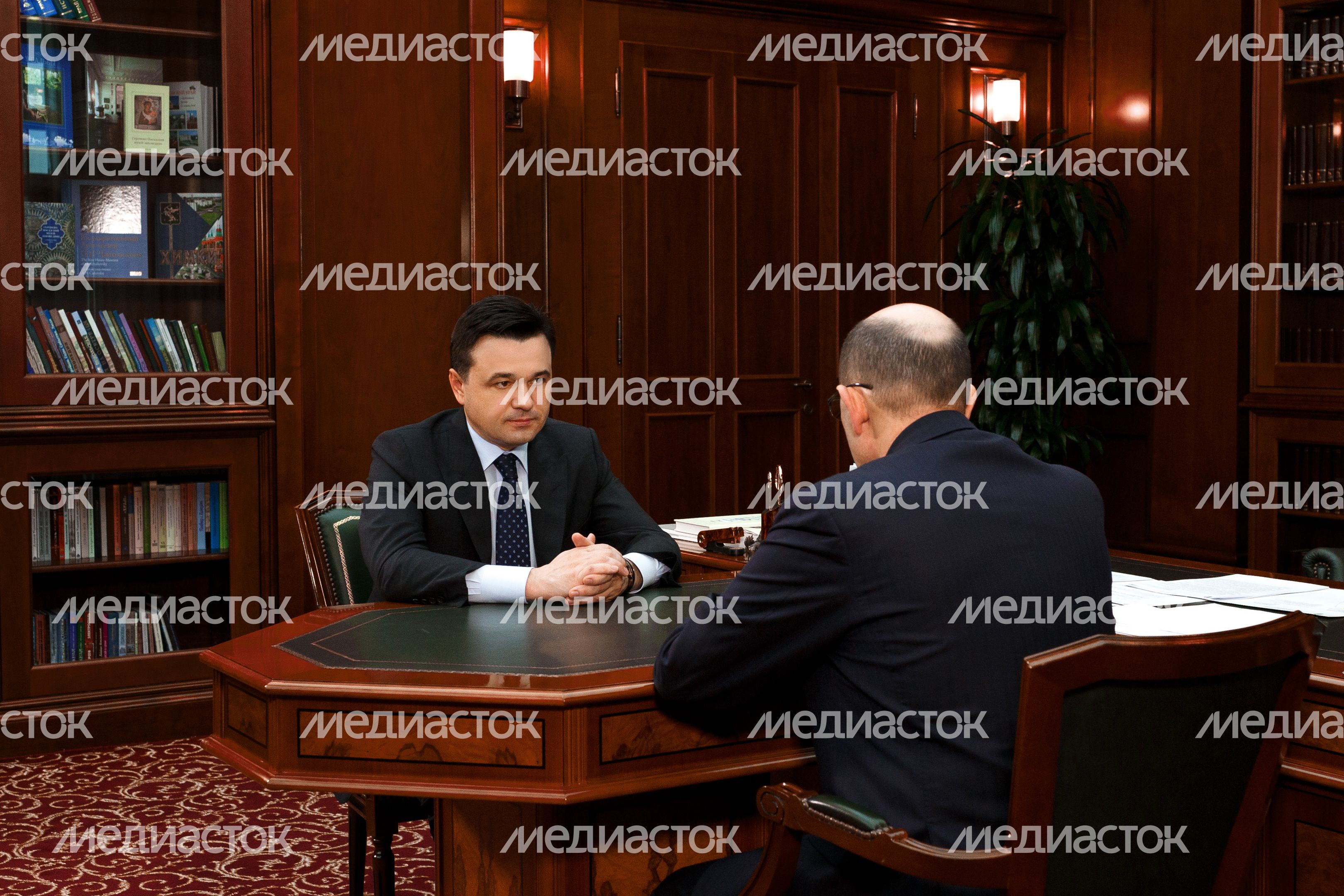 А. Воробьев провел рабочую встречу с председателем правления ГК «Автодор» А. Воробьев провел рабочую встречу с председателем правления ГК «Автодор»