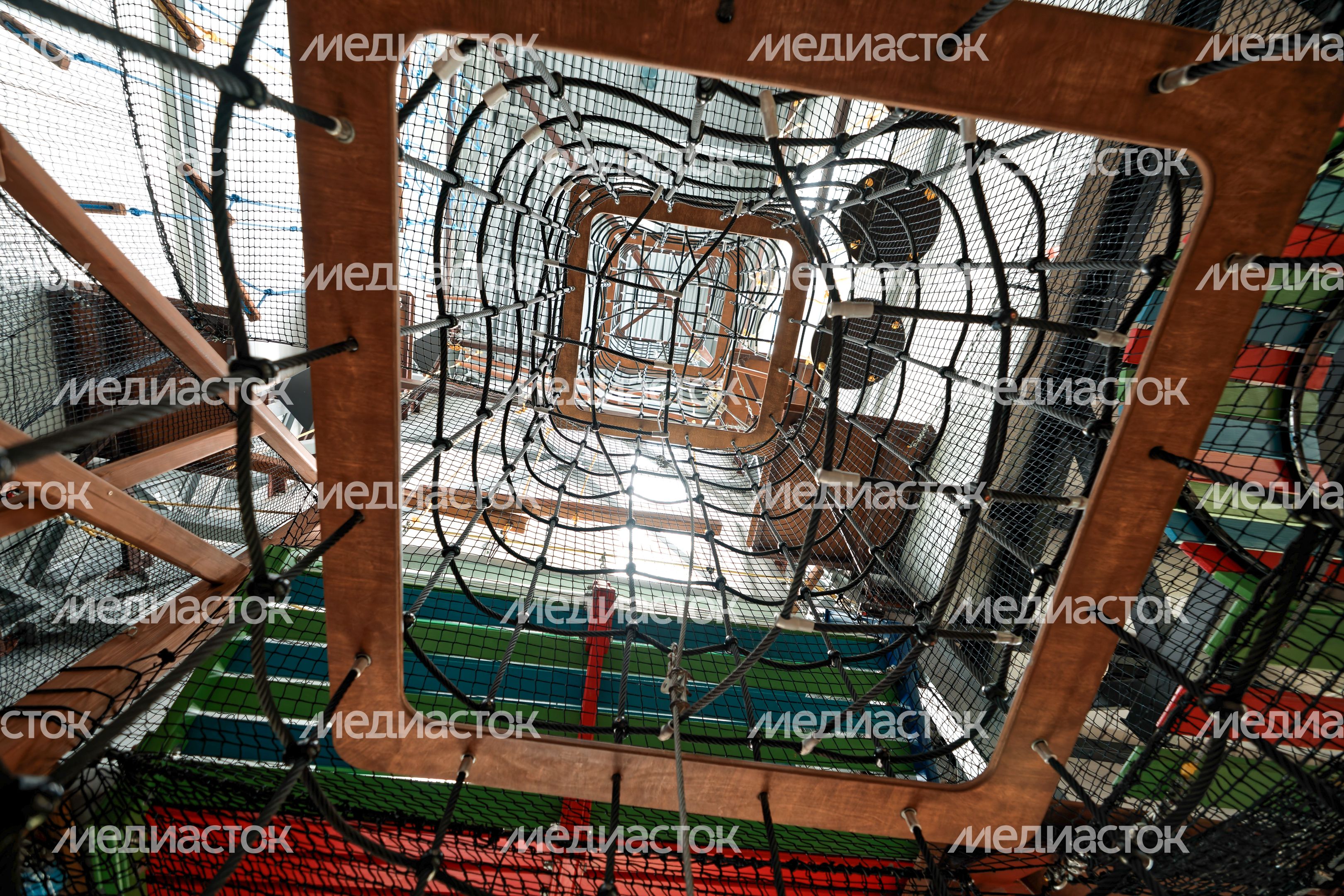 Лабиринт и веревочный городок в спортивно-развлекательном парке Freezone в Чехове