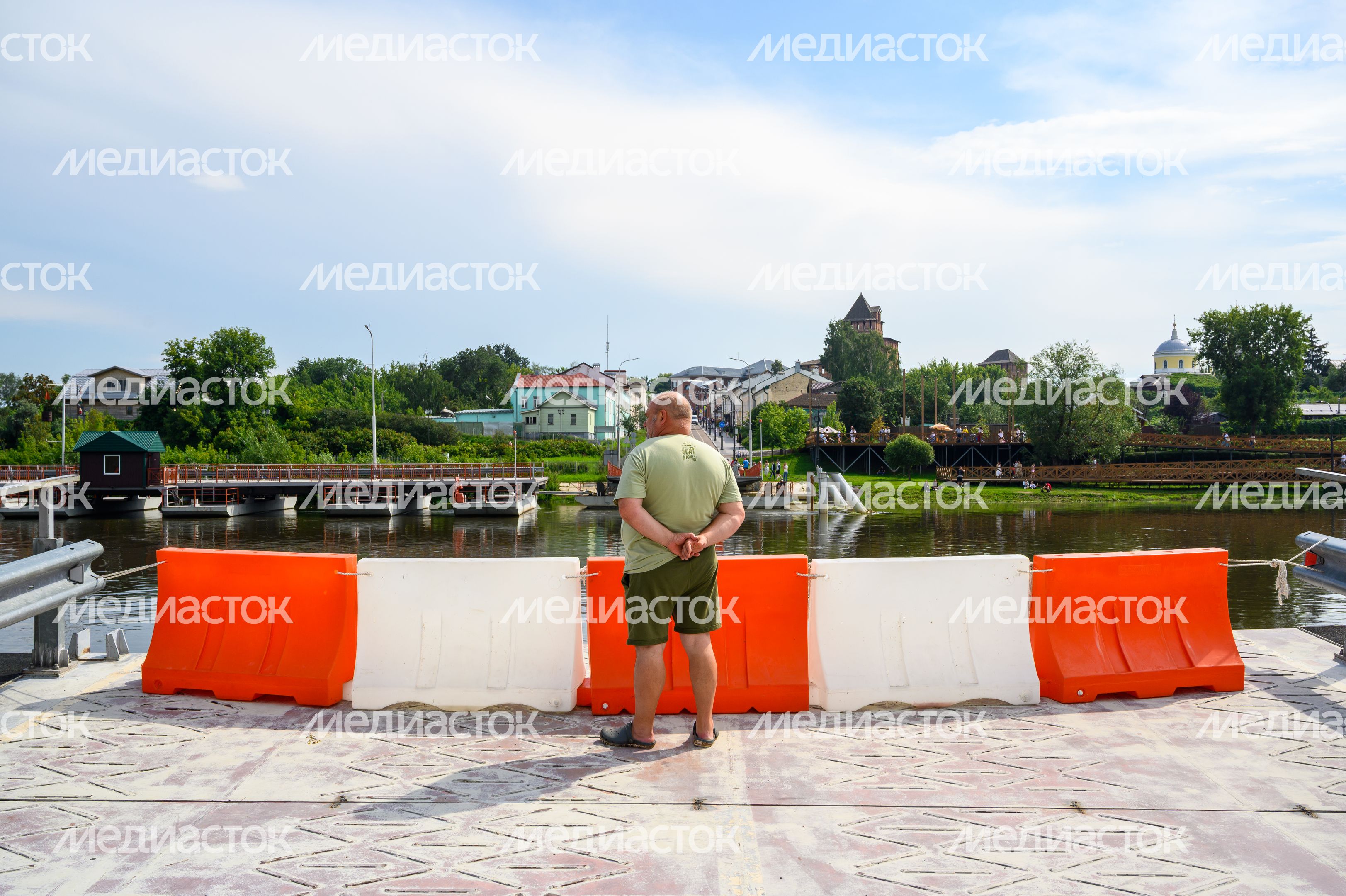Наплавной разводной Бобреневский мост в Коломне через Москву-реку Наплавной разводной Бобреневский мост в Коломне через Москву-реку