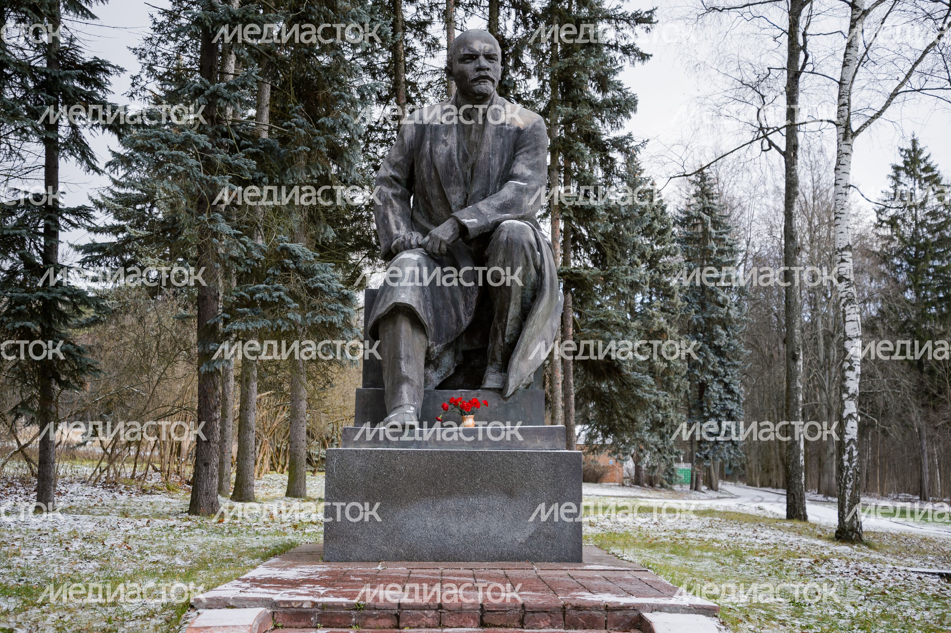Усадьба «Горки Ленинские». Музей «Кабинет и квартира В.И. Ленина в Кремле» Усадьба «Горки Ленинские». Музей «Кабинет и квартира В.И. Ленина в Кремле»