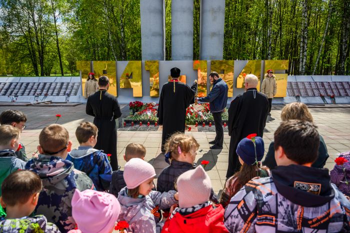 Патриотическая акция "Вахта Памяти" у Мемориала Славы в Королеве