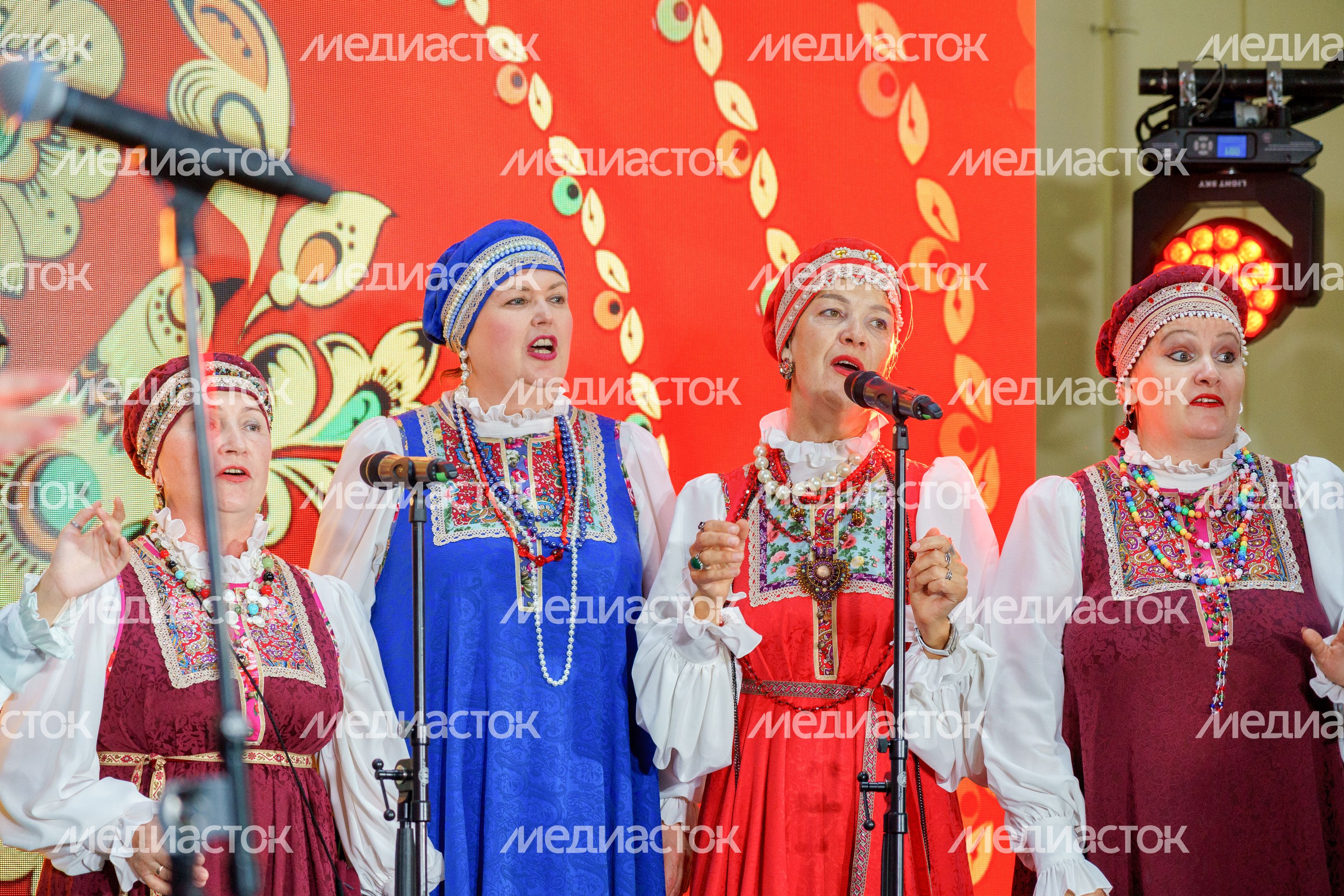 Мир народных художественных промыслов на выставке «Жар-птица» в Экспоцентре Мир народных художественных промыслов на выставке «Жар-птица» в Экспоцентре