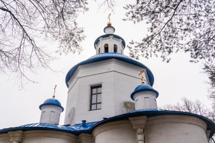 Храм Успения Пресвятой Богородицы в усадьбе Петрово-Дальнее (г. о. Красногорск)
