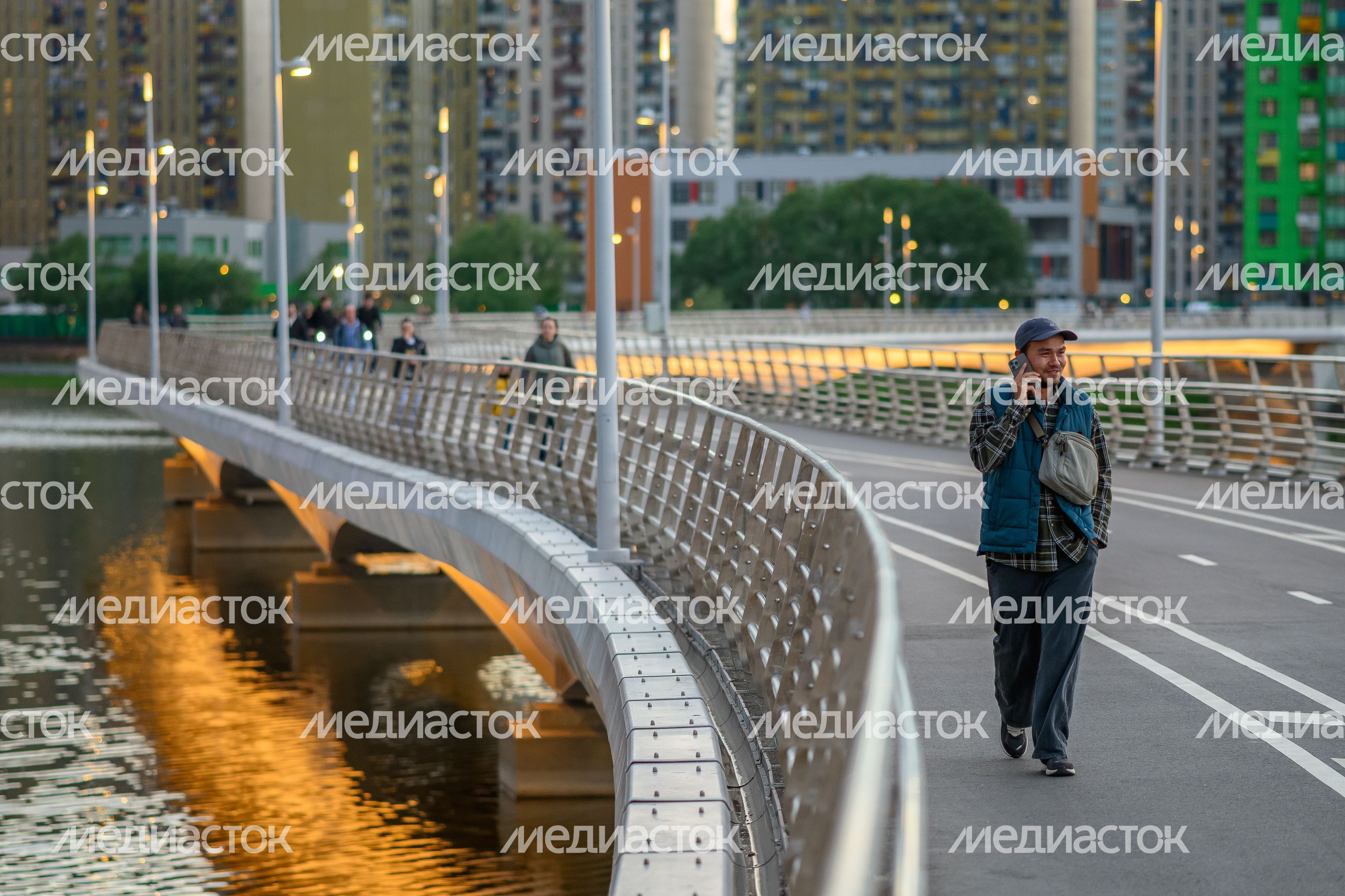 Пешеходный мост через озеро Черное соединил микрорайон Зенино в Люберцах и Некрасовку в Москве Пешеходный мост через озеро Черное соединил микрорайон Зенино в Люберцах и Некрасовку в Москве